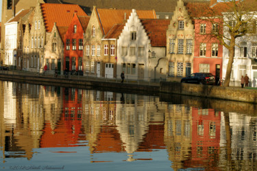Photographie intitulée "Admiring Bruges" par Natali Antonovich, Œuvre d'art originale, Photographie numérique
