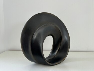 Escultura titulada "Cycle (bronze)" por Natalia Valter, Obra de arte original, Piedra