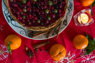 Photographie intitulée "cheesecake with red…" par Nataliia Belozerova, Œuvre d'art originale, Photographie numérique