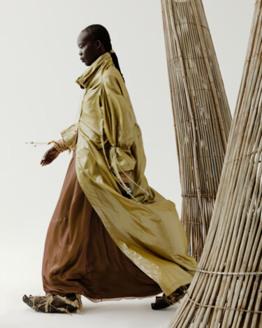 Arte têxtil intitulada "100% silk raincoat…" por Nataliya Gross, Obras de arte originais, Tecido