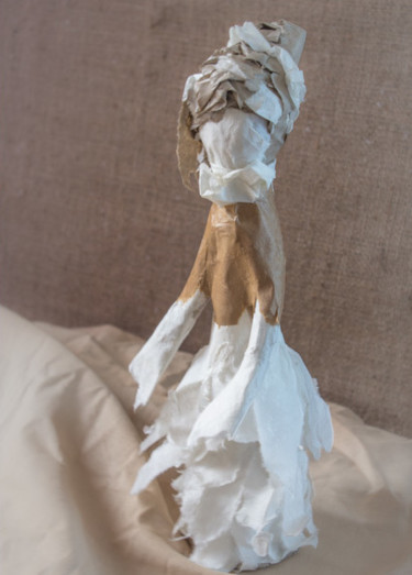 Sculpture titled "Scupture en papier…" by Nathalie Callenaere, Original Artwork, Paper