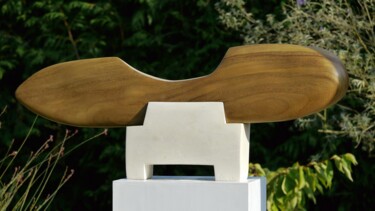 Skulptur mit dem Titel "Balance" von Nathalie Cirino, Original-Kunstwerk, Holz