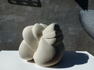 Sculpture titled "Vénus" by Nathalie Cirino, Original Artwork, Stone