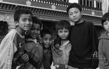 Fotografia intitolato "Enfance tibétaine e…" da Nathalie Simon, Opera d'arte originale, fotografia a pellicola Montato su Ca…