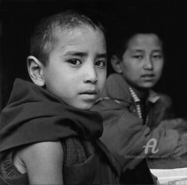 Photographie intitulée "Enfance tibétaine e…" par Nathalie Simon, Œuvre d'art originale, Photographie argentique Monté sur C…