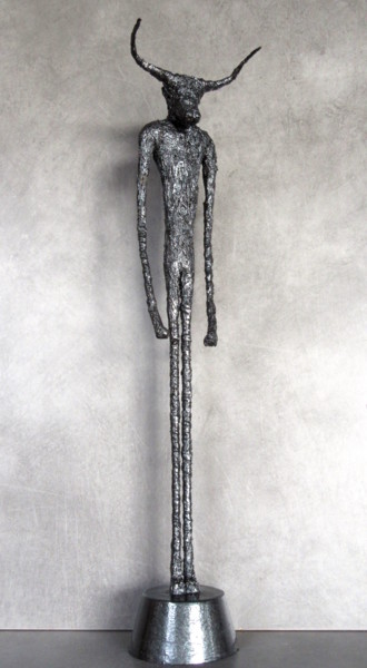Скульптура под названием "Minotaure" - Nathalie Villate-Lafontaine, Подлинное произведение искусства, Гипс