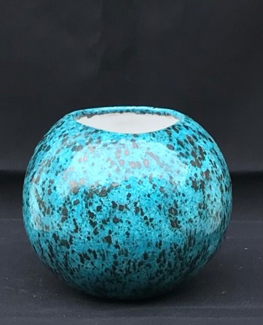 Skulptur mit dem Titel "Vase boule" von Nathalie Le Guillou, Original-Kunstwerk, Ton