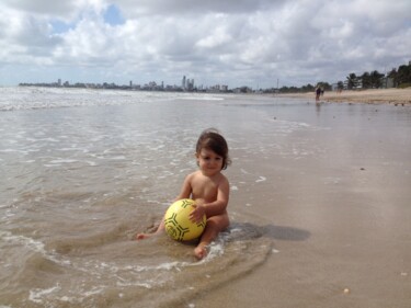 Photography titled "Crianca na praia" by Neide Martins, Original Artwork, Digital Photography