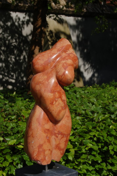 Sculpture titled "Donna Rossa Verona" by Nick Vermeulen, Original Artwork, Stone