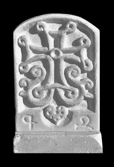 Sculptuur getiteld "Baby Khachkar" door Nicolas Bouriot (KRB1), Origineel Kunstwerk, Steen