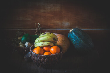 Fotografie getiteld "mesa con frutas y v…" door Nicolas Giannatasio, Origineel Kunstwerk, Film fotografie