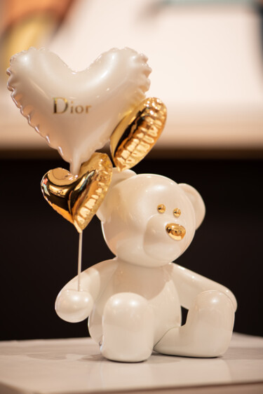 Sculptuur getiteld "Teddy Love Dior" door Nicolas Krauss, Origineel Kunstwerk, Hars