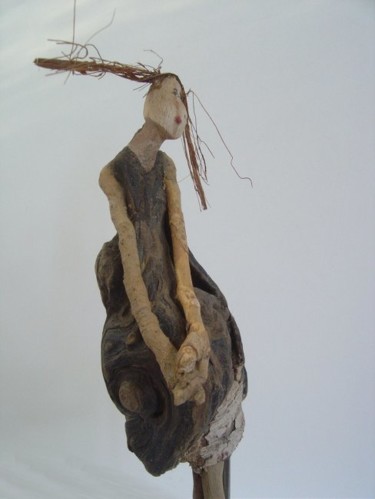 Sculpture intitulée "femme aux bras longs" par Nicole Agoutin, Œuvre d'art originale