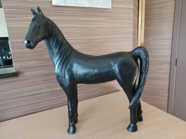 Sculpture titled "Cheval fiere" by Nicole Cambier, Original Artwork, Clay
