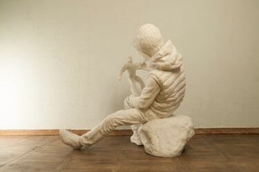 Escultura titulada "Robot-boy" por Veronika Bernard, Obra de arte original, Resina