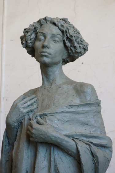 Sculpture intitulée "Portrait with hands." par Nikolai Shatalov, Œuvre d'art originale, Argile