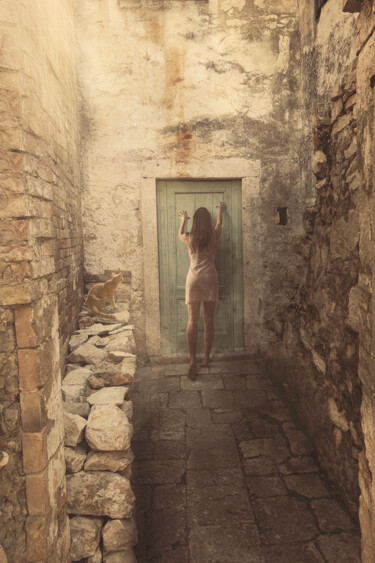 제목이 "Corridor"인 디지털 아트 Nikolina Petolas로, 원작, 조작된 사진
