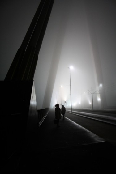 Fotografia intitulada "Foggy Rotterdam" por Niloufar Ghassabian, Obras de arte originais