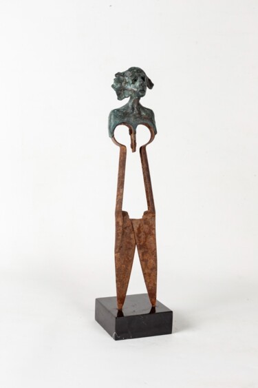 Skulptur mit dem Titel "Scissors" von Nilufer Satana, Original-Kunstwerk, Bronze