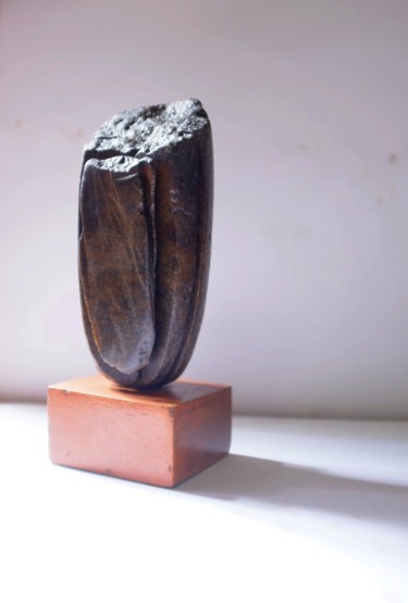 Escultura titulada "Vintage abstract my…" por Nilupul Jayathunga, Obra de arte original, Piedra