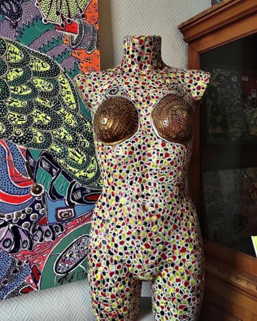 Escultura intitulada "Laura" por Nina Rassen, Obras de arte originais, Plástico