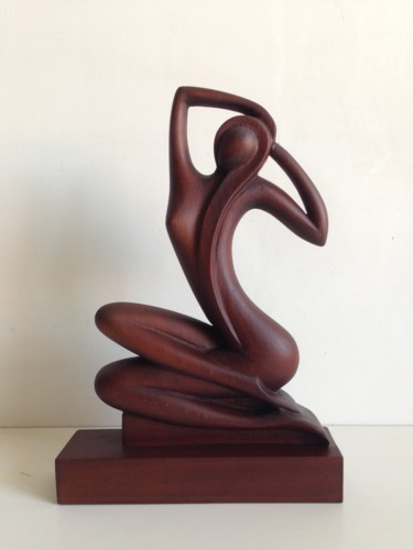 Скульптура под названием "women" - Nino Tsiklauri, Подлинное произведение искусства, Дерево