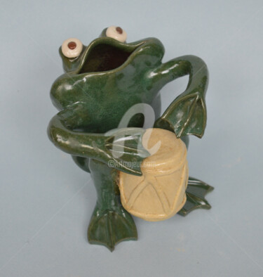 Sculpture titled "Kikker met trommel" by Martin Langezaal, Original Artwork, Ceramics