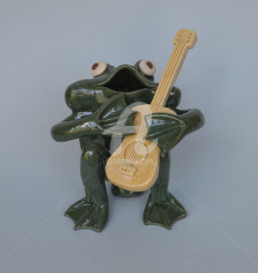 Sculpture intitulée "Kikker met gitaar" par Martin Langezaal, Œuvre d'art originale, Céramique