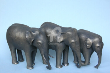 Sculpture titled "Drie olifanten" by Martin Langezaal, Original Artwork, Ceramics