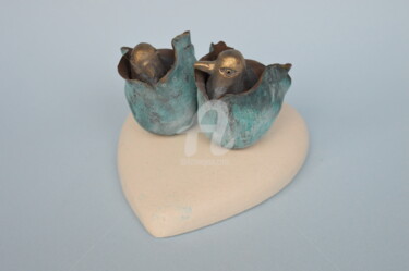 Sculpture titled "Twee vogels op hart" by Martin Langezaal, Original Artwork, Ceramics