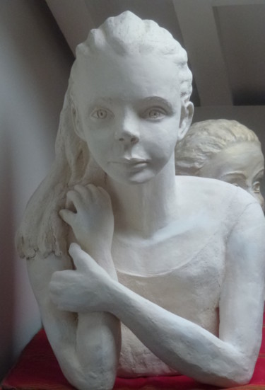 Скульптура под названием "Tête de jeune fille" - Chrysanthou, Подлинное произведение искусства, Камень