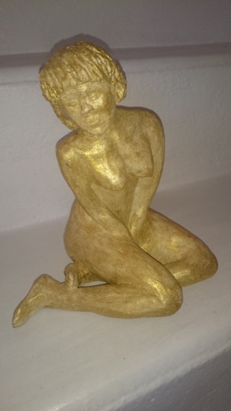 Скульптура под названием "Charline pose nue" - Chrysanthou, Подлинное произведение искусства, Глина