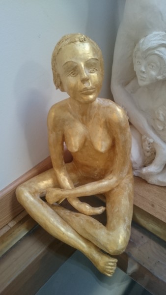 Skulptur mit dem Titel "Patou pose nue (mod…" von Chrysanthou, Original-Kunstwerk, Ton