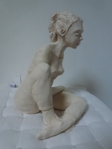 Sculpture titled "Jeune femme pose (m…" by Chrysanthou, Original Artwork, Clay