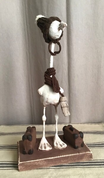 Sculpture titled "Le touriste - 1332" by Noëlle Lassailly, Original Artwork, Clay