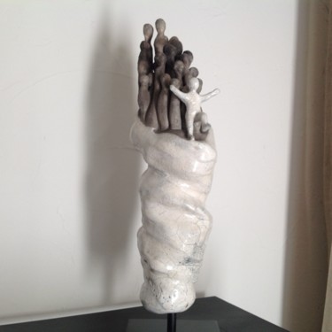 Sculpture titled "Sortir du moule" by Noëlle Rious, Original Artwork, Clay