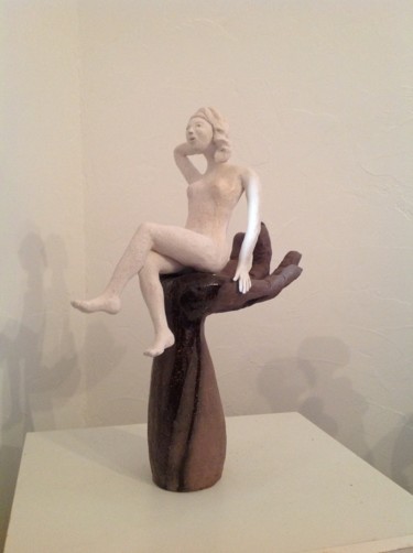 Sculpture intitulée "Au creux de sa main" par Noëlle Rious, Œuvre d'art originale