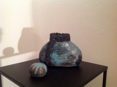 Sculpture intitulée "Vase-bleu" par Noëlle Rious, Œuvre d'art originale