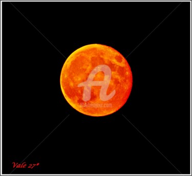 Fotografia intitolato "red-moon-2.jpg" da Noelle9, Opera d'arte originale