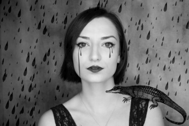 Larmes de Crocodile Photographie intitulée "Larmes de Crocodile" par Noémie Beslay, Œuvre d'art originale, Photographie manipulée