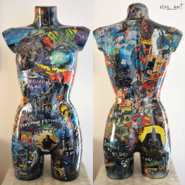 Scultura intitolato "Body_ Batman VS Sup…" da Antonella Castrovillari, Opera d'arte originale, Collages