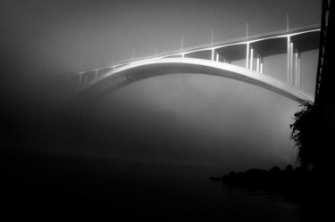 Fotografia intitulada "foggy bridge..." por Walkingsea, Obras de arte originais