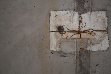 Photography titled "Concrete Key" by Nunurs, Original Artwork, Digital Photography Mounted on Cardboard