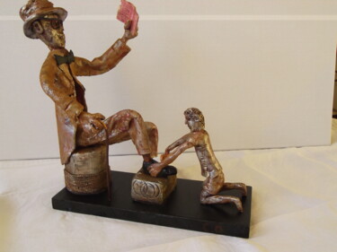 Sculptuur getiteld "Le cireur de soulie…" door Odette Carre (Etchevers M-J), Origineel Kunstwerk, Polymeer klei