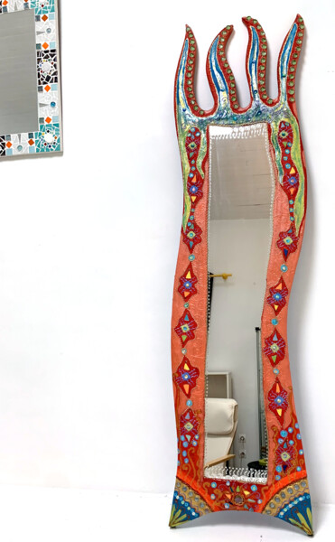 Design mit dem Titel "miroir haut "flamme…" von Odile Maffone, Original-Kunstwerk, Möbel Auf Holzplatte montiert