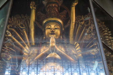 Photographie intitulée "Bouddha aux mille b…" par Odile, Œuvre d'art originale