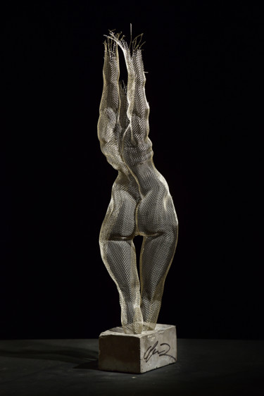 Escultura intitulada "Reaching Up Platinum" por Ofer Rubin, Obras de arte originais, Metais