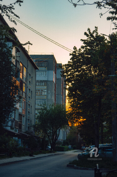 Photographie intitulée "soleil et béton2" par Oleg Andrienko, Œuvre d'art originale, Photographie numérique
