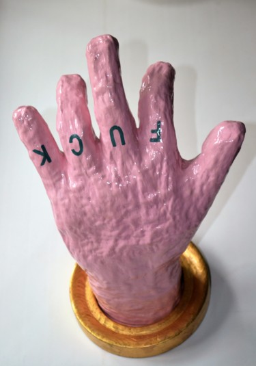 Скульптура под названием "Розовый FUCK" - Oleg Kuleshov, Подлинное произведение искусства, Папье-маше