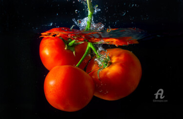 Фотография под названием "Fresh red tomato fa…" - Олег Марчак, Подлинное произведение искусства, Не манипулируемая фотография